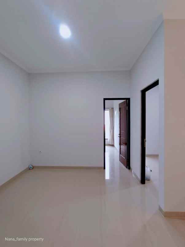 dijual rumah jalan raya beruang bintaro