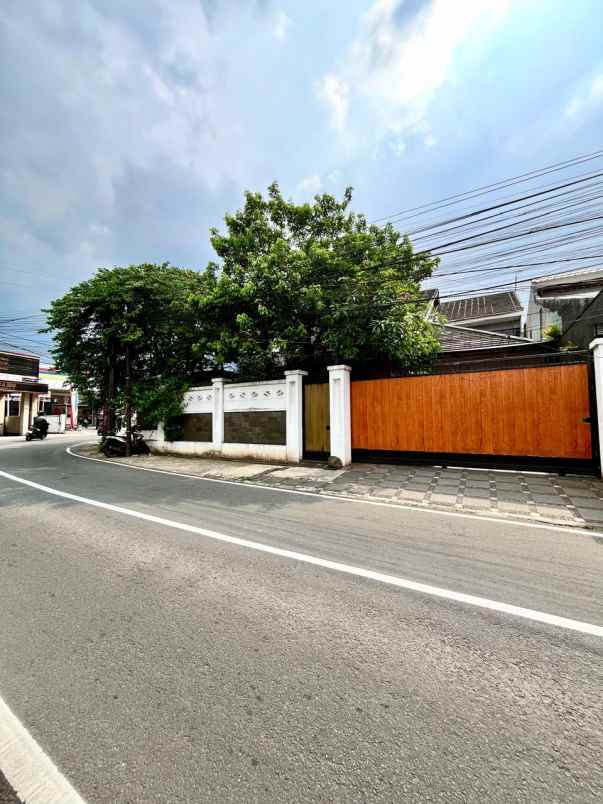 dijual rumah jalan raya jagakarsa