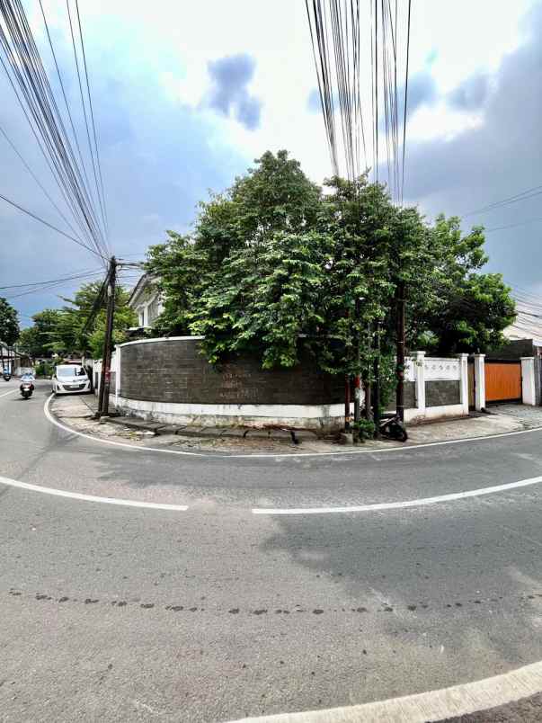 dijual rumah jalan raya jagakarsa