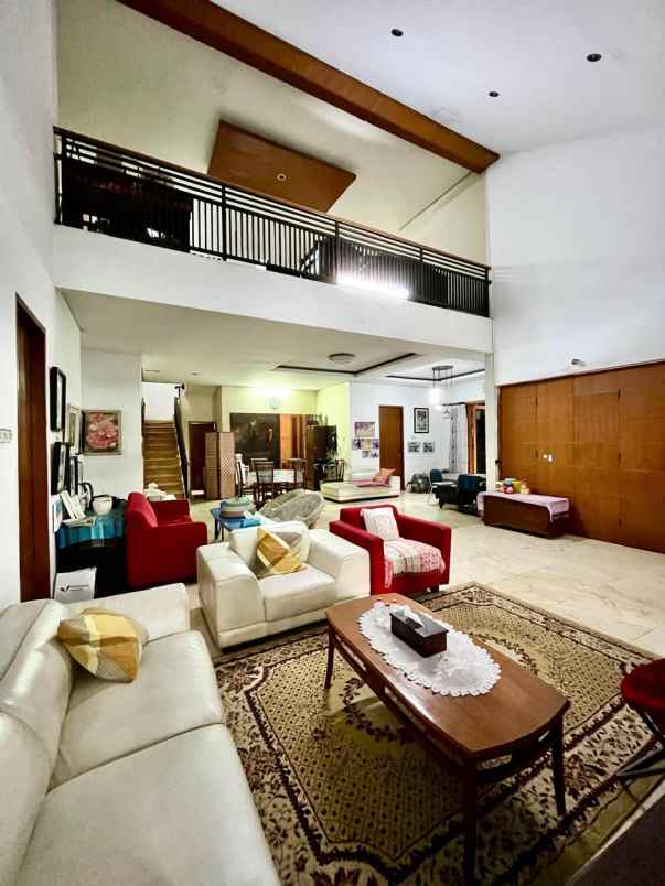 dijual rumah jalan raya jagakarsa