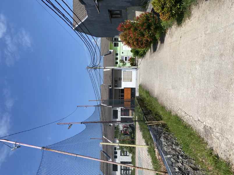 dijual rumah jalan raya megu cisoka