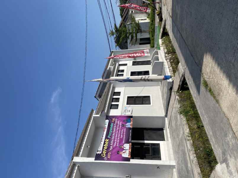dijual rumah jalan raya megu cisoka