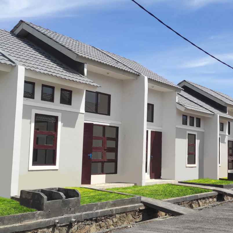 dijual rumah jalan raya megu cisoka