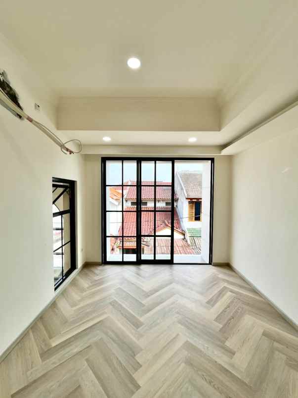 dijual rumah jalan raya pondok pinang