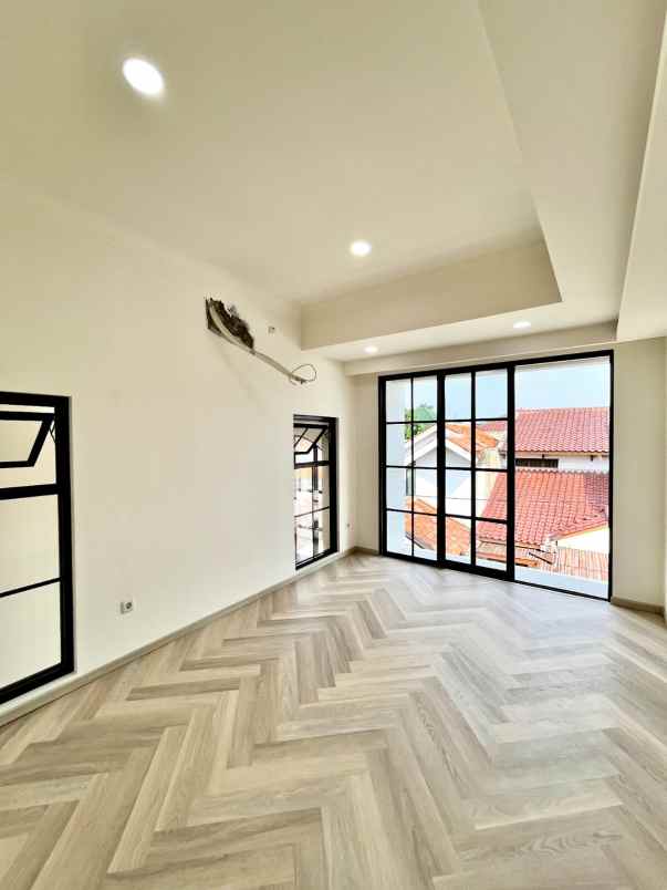 dijual rumah jalan raya pondok pinang