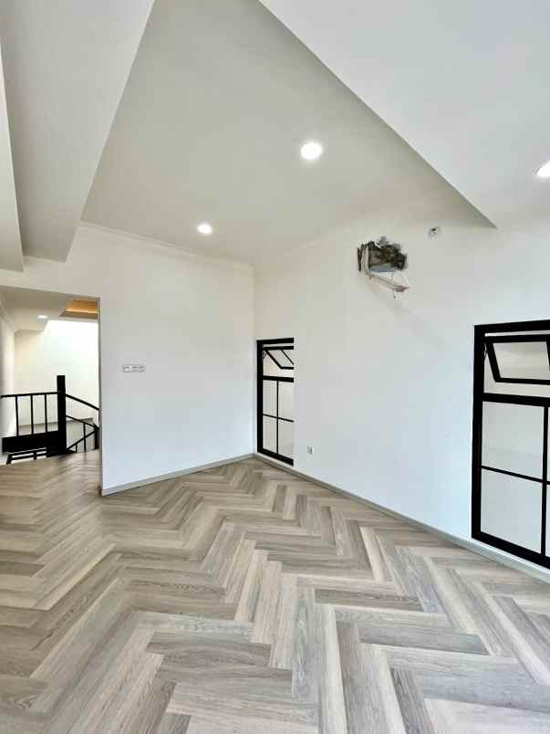 dijual rumah jalan raya pondok pinang