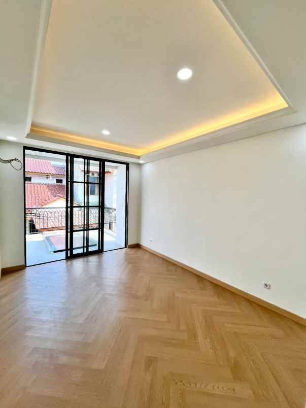 dijual rumah jalan raya pondok pinang