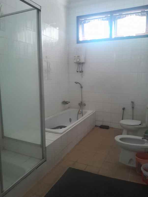 dijual rumah jalan raya satelit utara