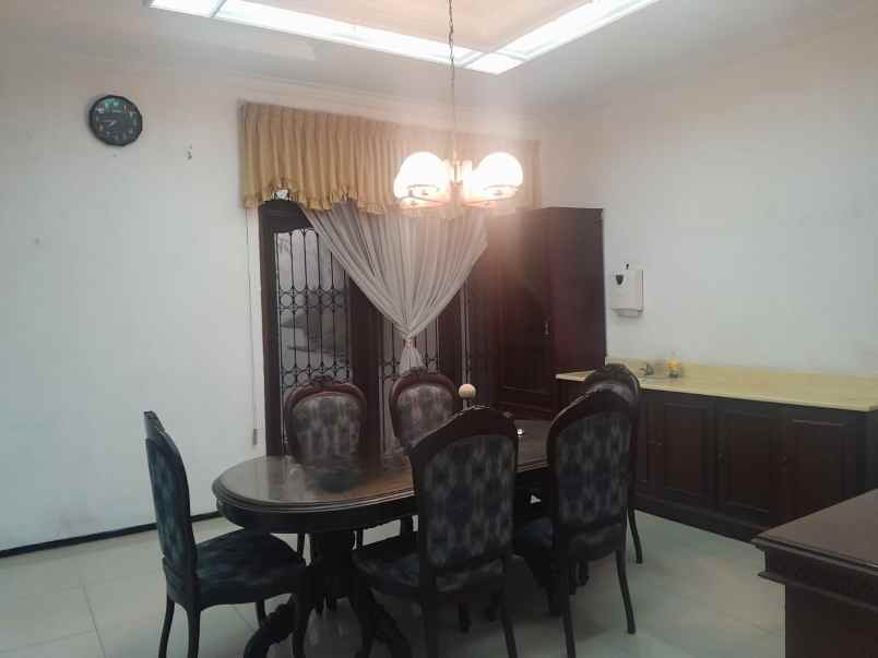 dijual rumah jalan raya satelit utara