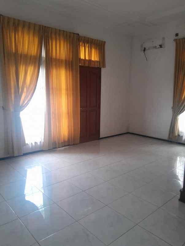 dijual rumah jalan raya satelit utara