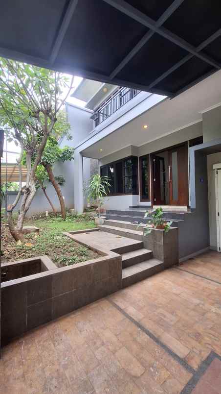 dijual rumah jalan satelit indah