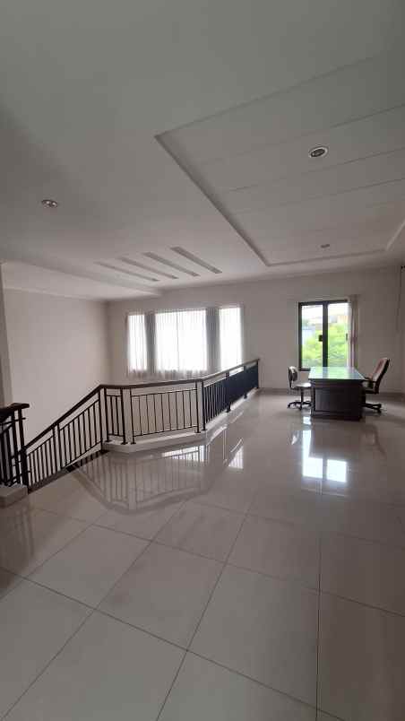 dijual rumah jalan satelit indah