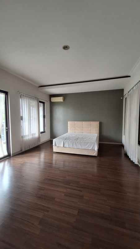 dijual rumah jalan satelit indah