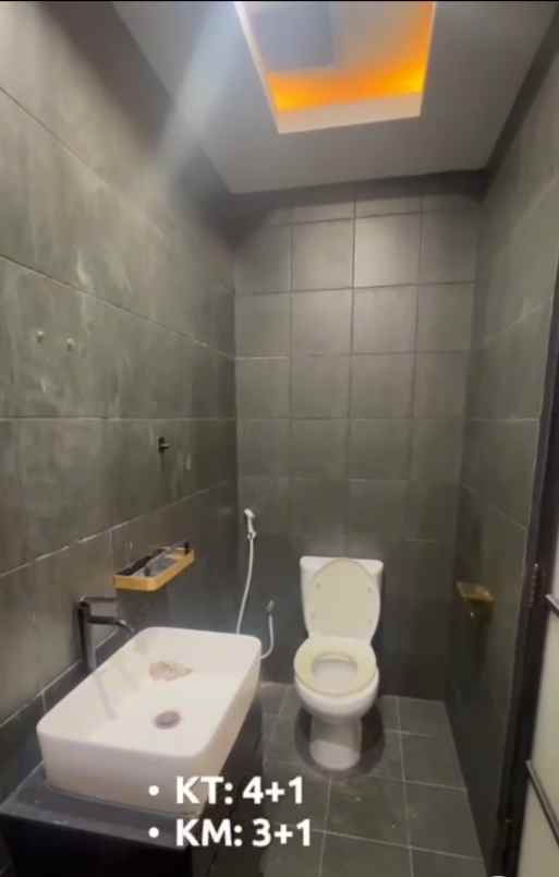 dijual rumah jalan taman puspa raya