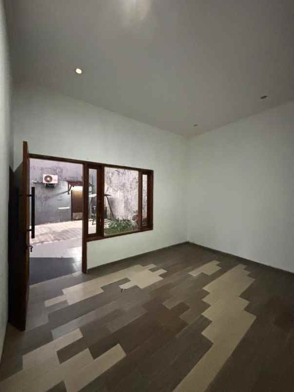 dijual rumah jl buni