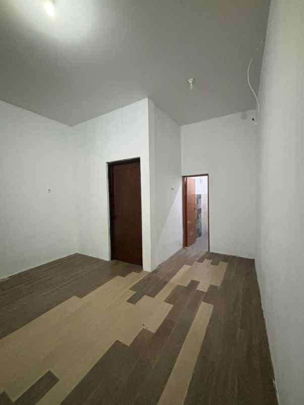 dijual rumah jl buni