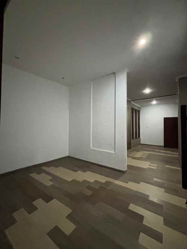 dijual rumah jl buni