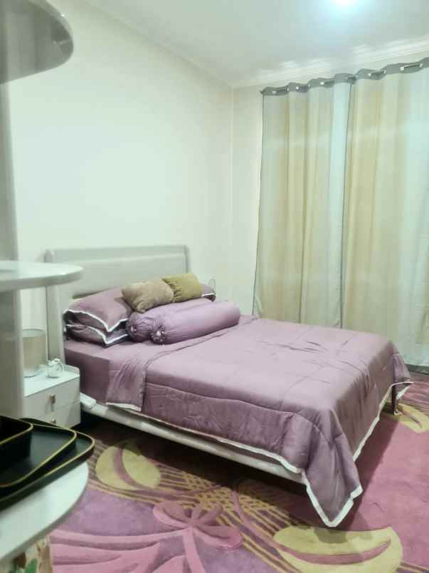 dijual rumah jl karawang barat