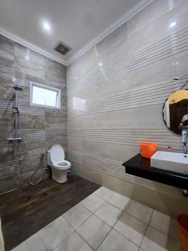 dijual rumah jl kelapa hijau komplek