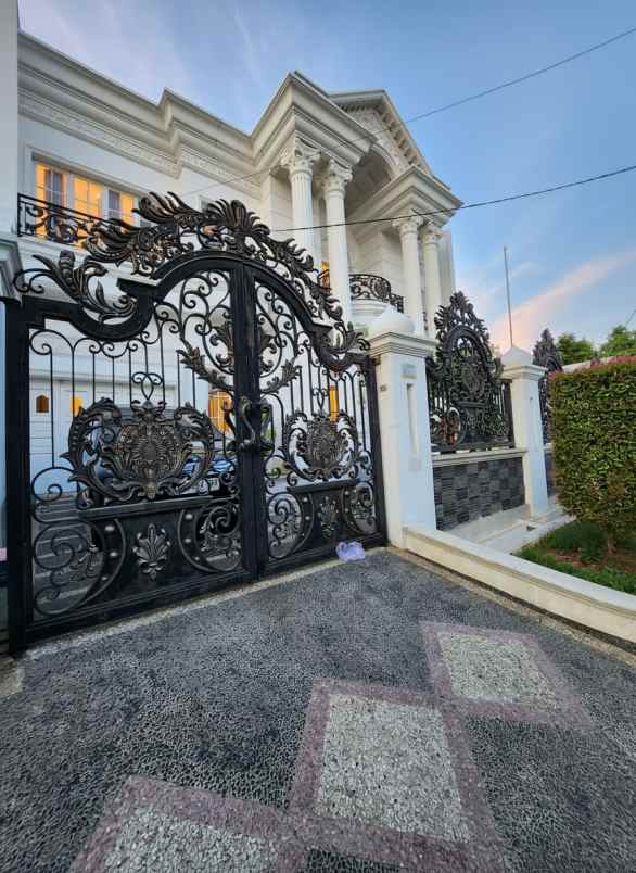 dijual rumah jl kelapa hijau komplek