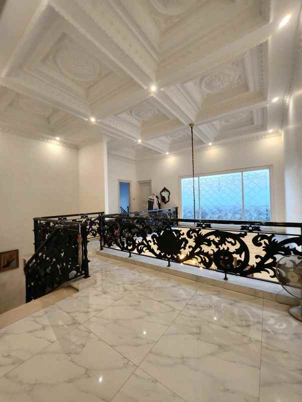 dijual rumah jl kelapa hijau komplek