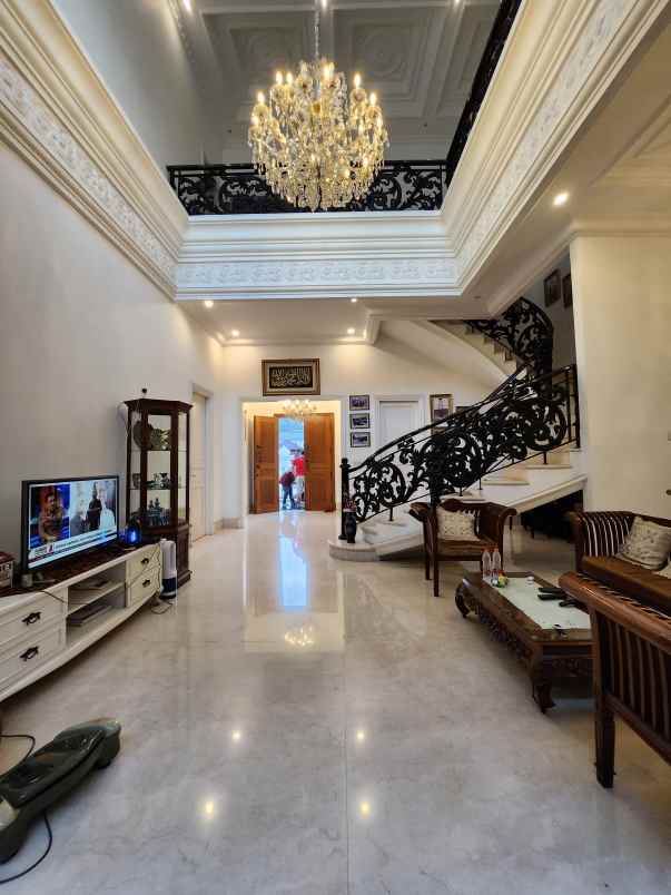 dijual rumah jl kelapa hijau komplek