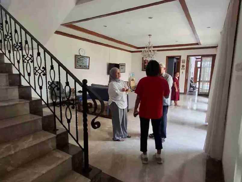 dijual rumah jl kemang kec mampang