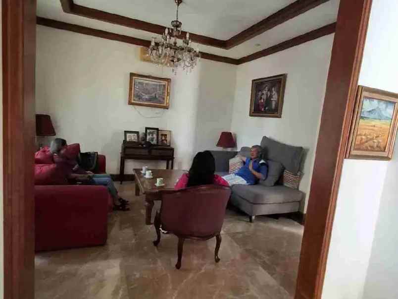 dijual rumah jl kemang kec mampang