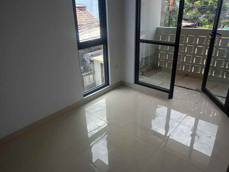 dijual rumah jl kiara sari