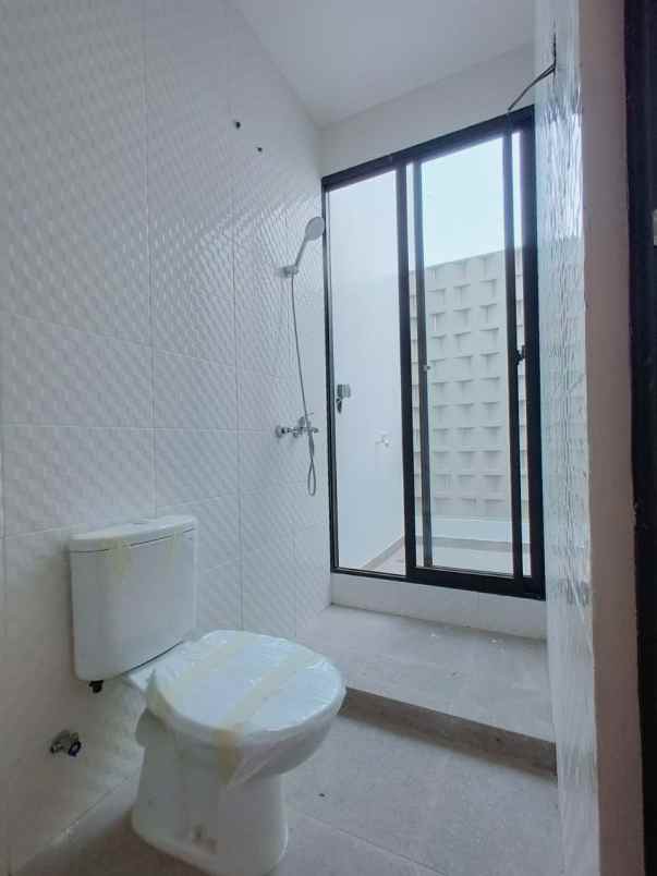 dijual rumah jl makmur