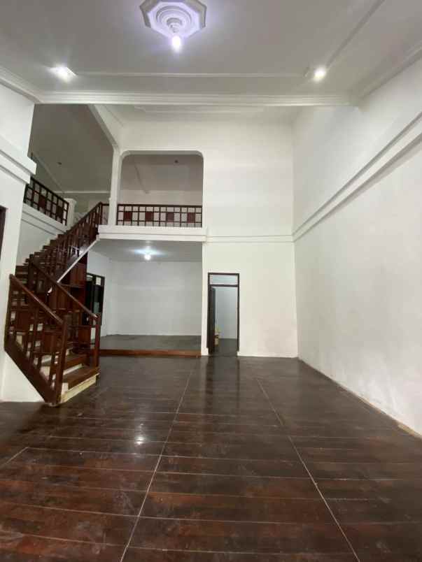 dijual rumah jl melati raya