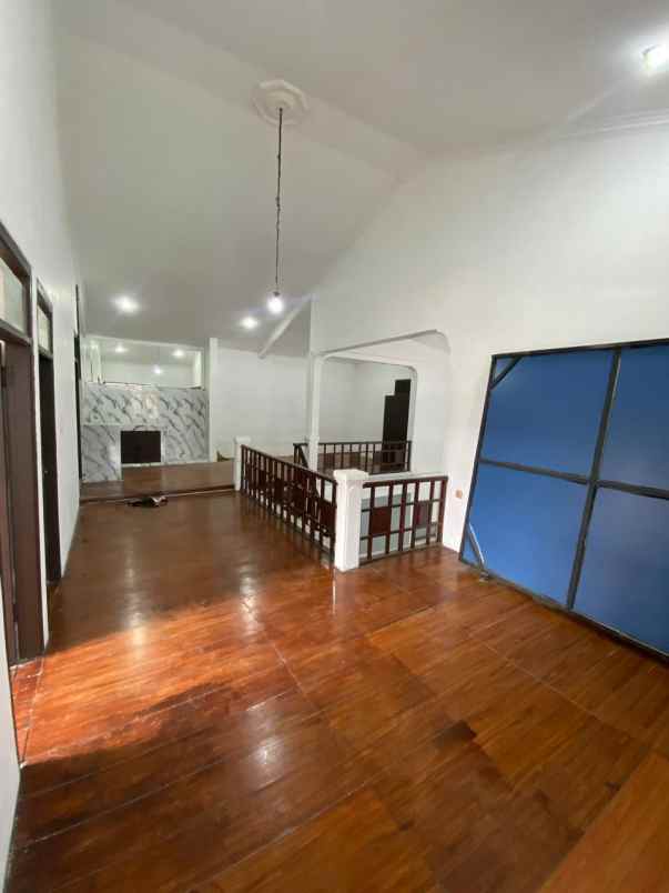 dijual rumah jl melati raya