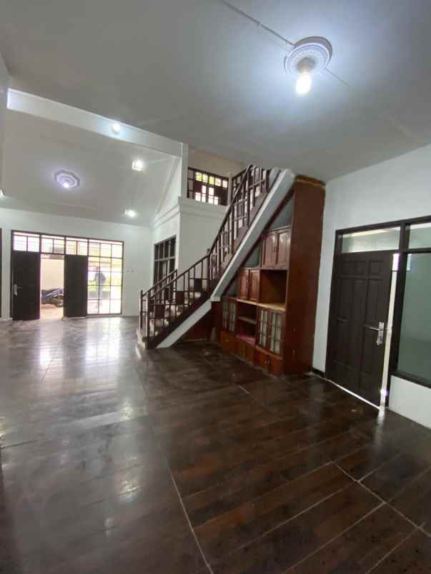 dijual rumah jl melati raya