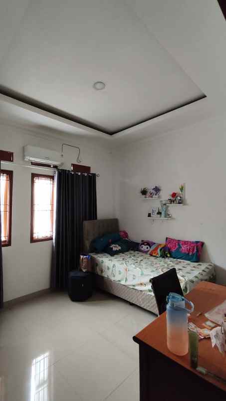 dijual rumah jl pondok kacang barat