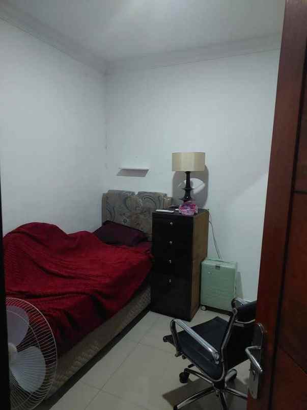 dijual rumah jl pondok kacang barat
