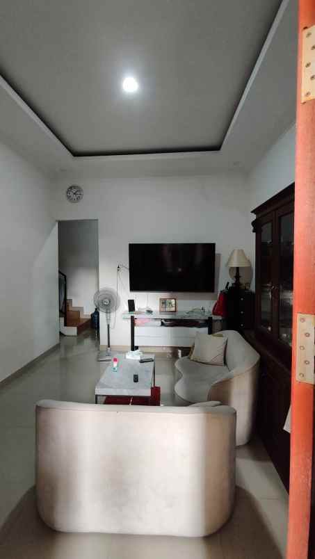 dijual rumah jl pondok kacang barat