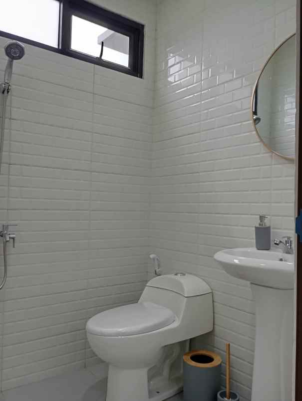 dijual rumah jl puri bukit depok