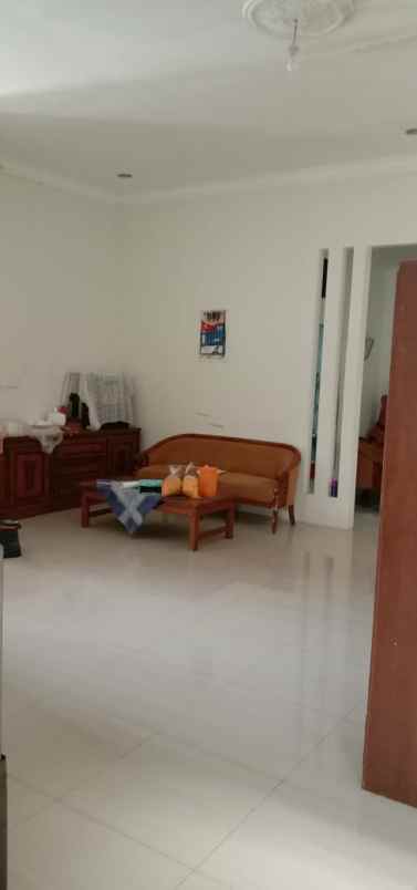 dijual rumah jl raden patah no 100