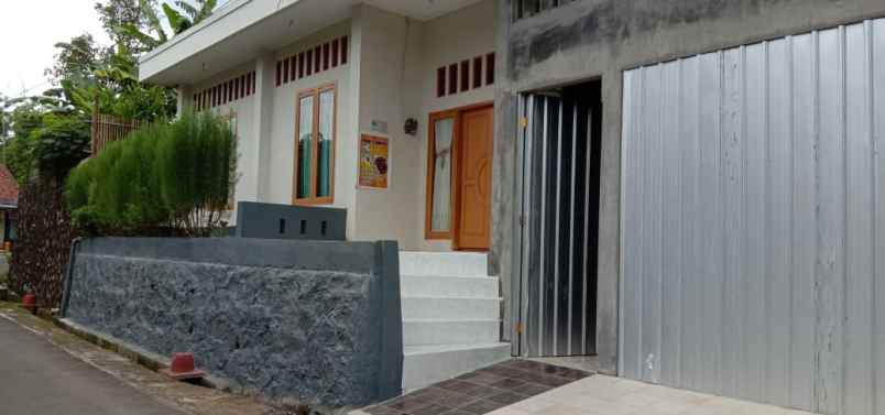 dijual rumah jl raden patah no 100