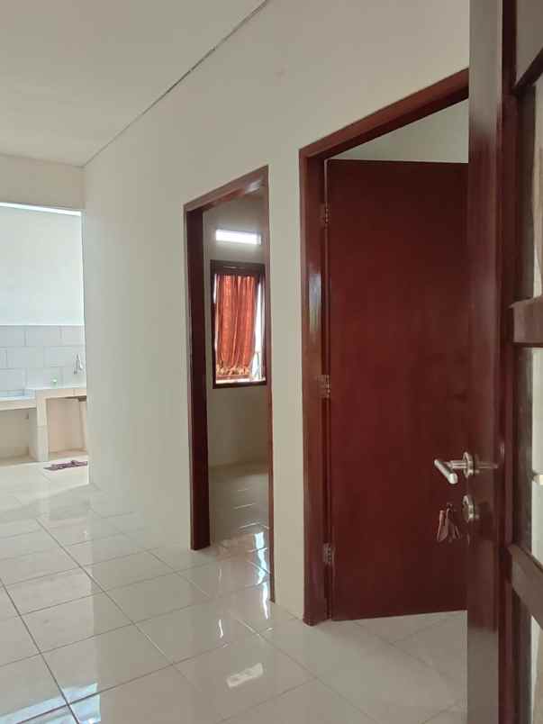 dijual rumah jl raya curug sawangan depok
