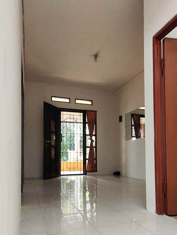 dijual rumah jl raya curug sawangan depok