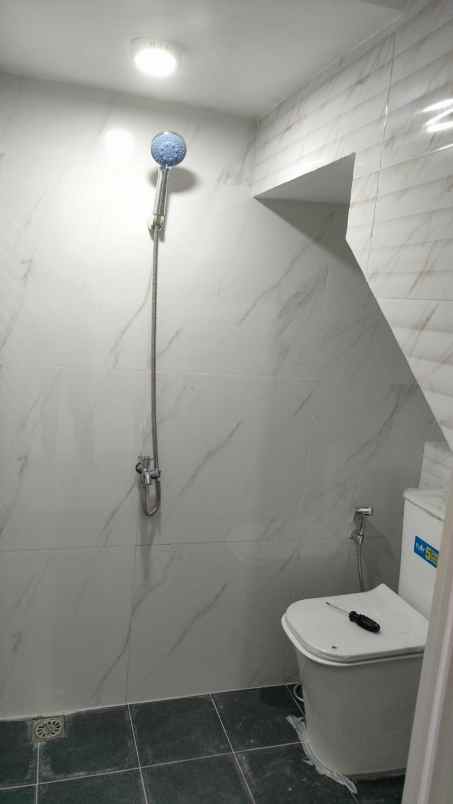 dijual rumah jl raya hankam mabes abri