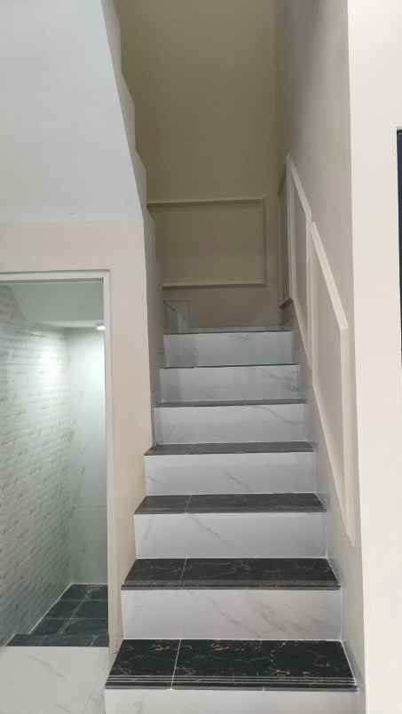 dijual rumah jl raya hankam mabes abri