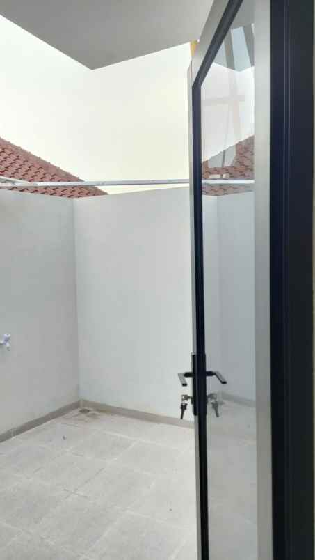 dijual rumah jl raya hankam mabes abri