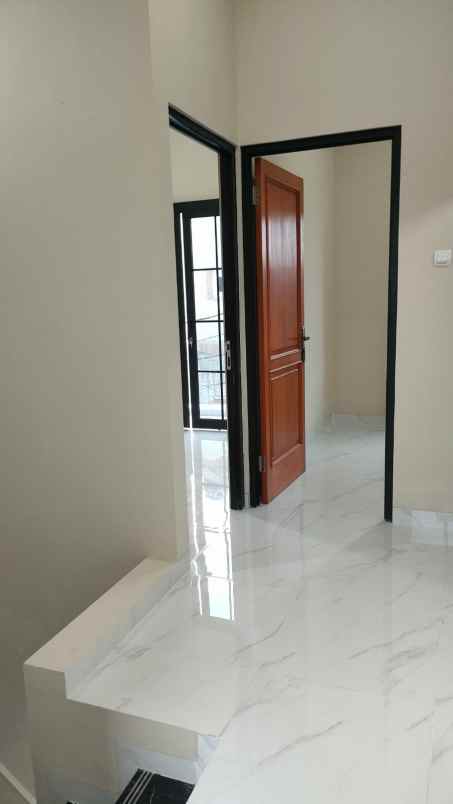 dijual rumah jl raya hankam mabes abri