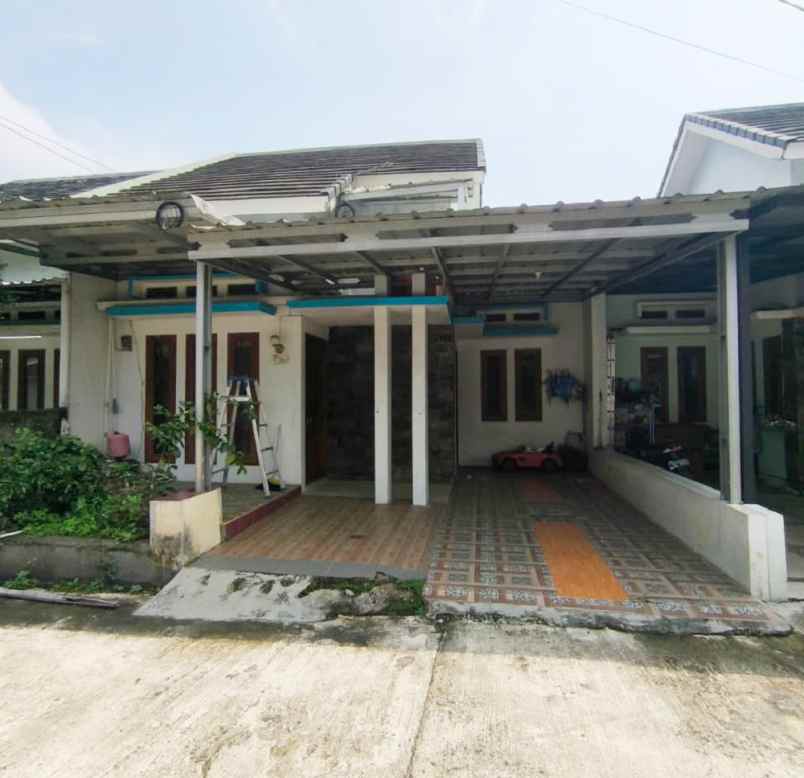 dijual rumah jl raya kenanga kel