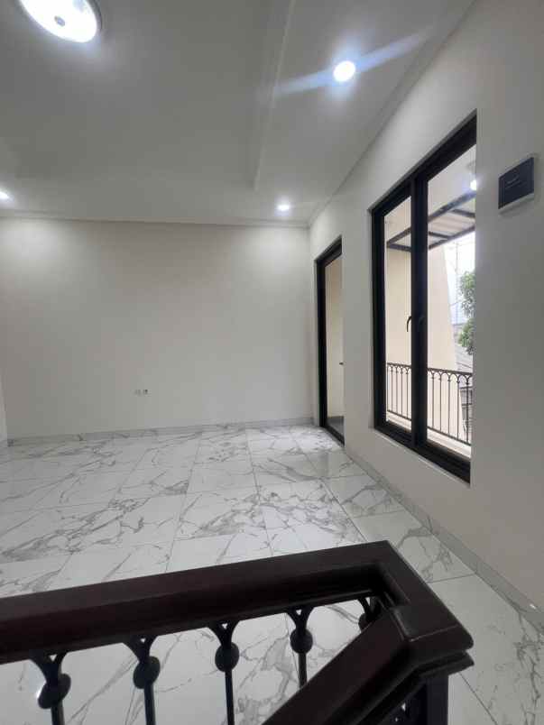 dijual rumah jl raya kodau jatikramat