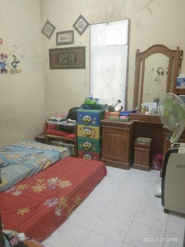 dijual rumah jl raya mandiri ciputat