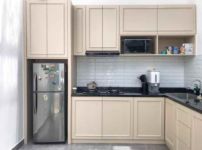 dijual rumah jl raya mustika sari