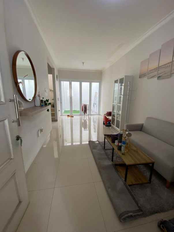 dijual rumah jl raya mustika sari